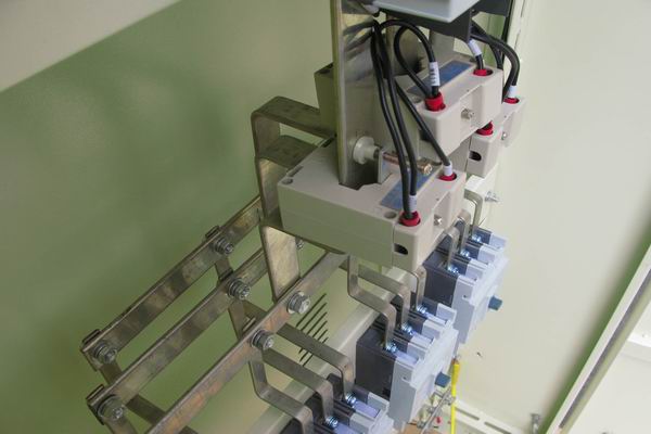 临渭配电柜-应急照明配电柜使用对工作人员的具